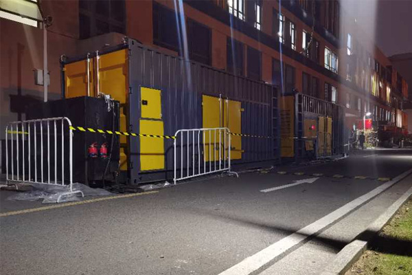 江夏柴油发电机组的输出电压是如何调节的？